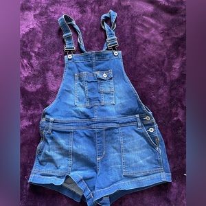 Super cute short overalls